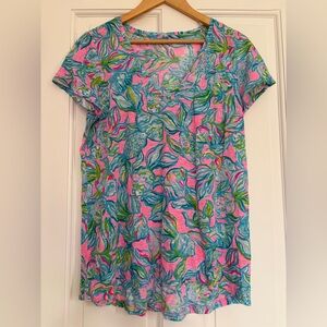 Lilly Pulitzer Etta V- Neck shirt Pelican Pink Off The Scales Women’s Colorful M